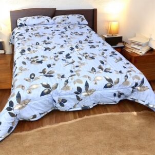 Luxury Microfiber Comforter – Ultra-Soft & Stylish in Vibrant Prints and Colours Elevate your bedroom with the perfect blend of comfort and style. This luxury microfiber comforter is designed with ultra-soft, breathable microfiber that feels light yet cozy—ideal for year-round use. The premium down-alternative fill adds plush warmth without the bulk, ensuring a restful sleep every night. Available in a stunning variety of prints and colours—from modern geometric patterns and elegant florals to classic solids and trending tones—there’s a design to match every decor style. The fade-resistant fabric ensures your comforter stays vibrant wash after wash.