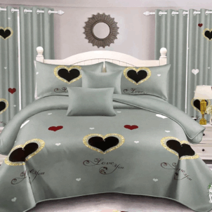 Soft grey quilt featuring a playful black heart pattern, finished with a yellow border. The contrast of tones adds a cheerful yet cozy feel to the design.