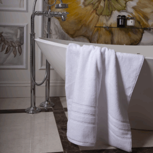 Premium 750gsm towel woven from cotton yarn, offering a rich, plush texture and indulgent weight. Inspired by the opulence of Caesar's Court, it provides an unforgettable luxury experience. Available in white and mud grey, with dyes ensuring optimal colour fastness.